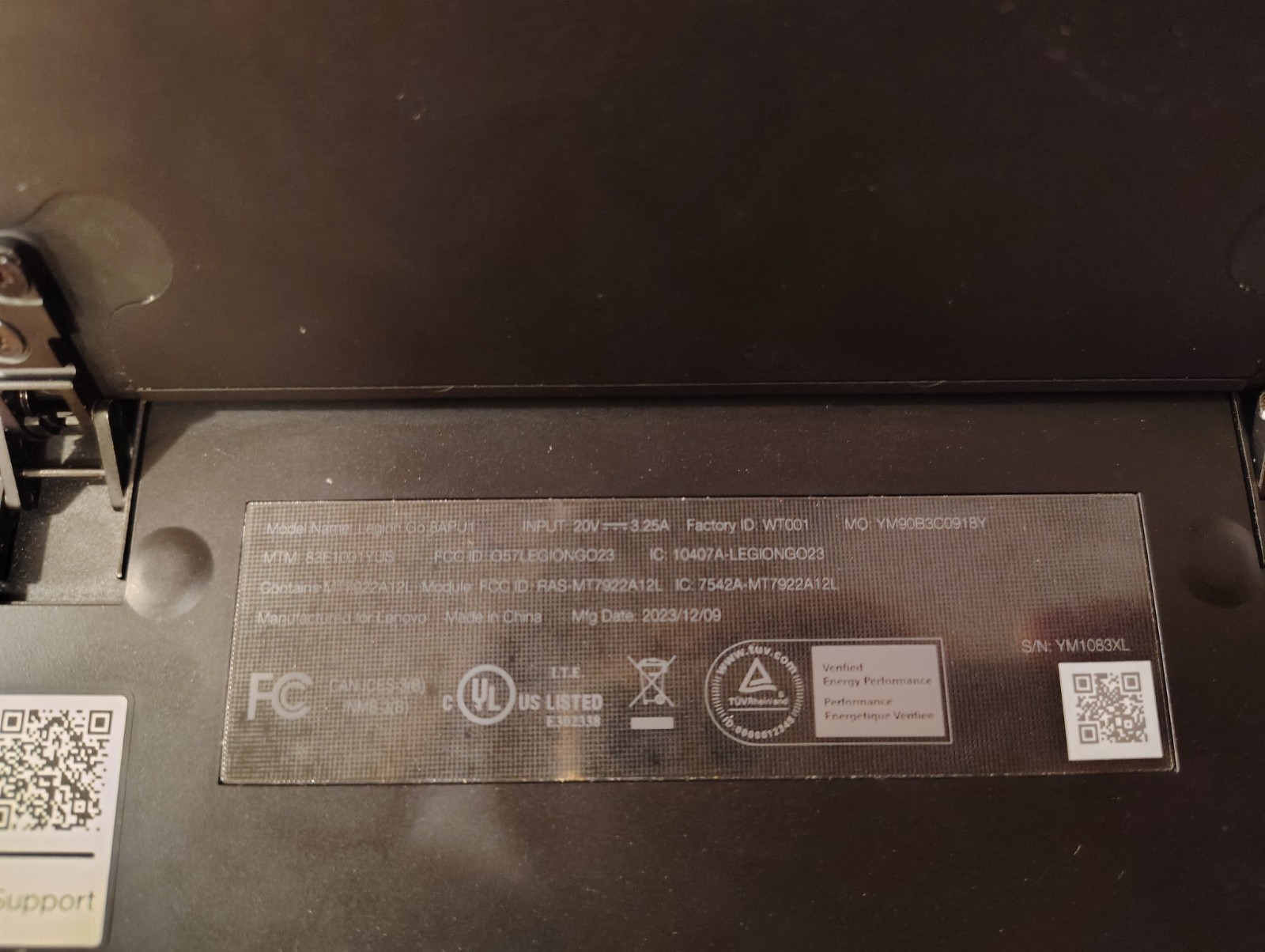 Lenovo Legion Go AMD Ryzen Z1 Extreme 16GB RAM 1TB SSD + Case and Extras