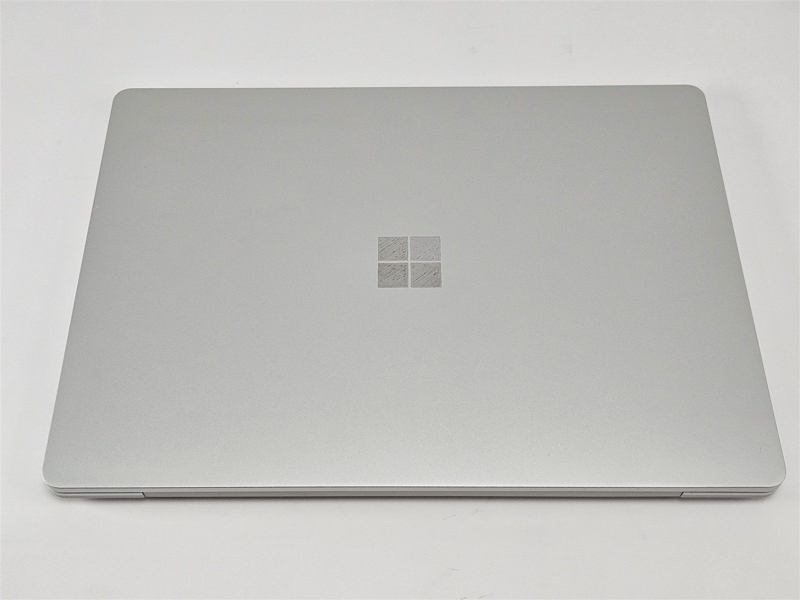 Microsoft Surface Laptop Go 2 256GB 16GB i5-1135G7 Platinum Touchscreen WiFi6