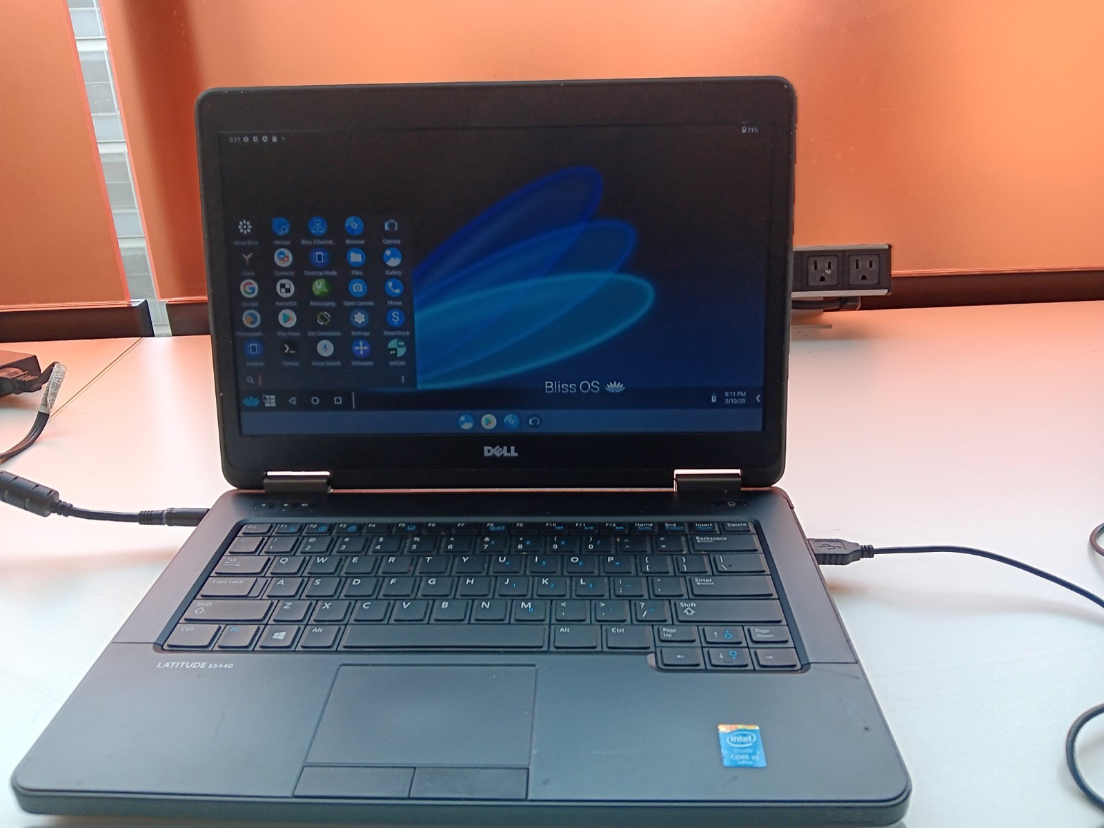 DELL LAPTOP WINDOWS 11/Android 12 8GB RAM Intel Core I5