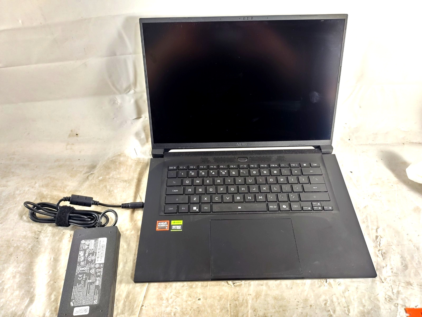 Gigabyte Aero X16 Copilot+ 16″ Ryzen AI 7 350 16GB DDR5 1TB SSD Radeon 860M 8GB
