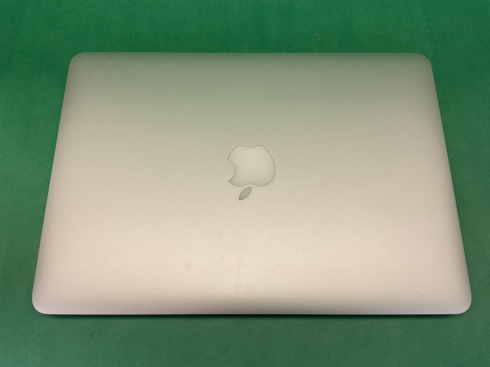 Apple MacBook Pro A1502 – 13” Laptop – POWERS ON – UNTESTED