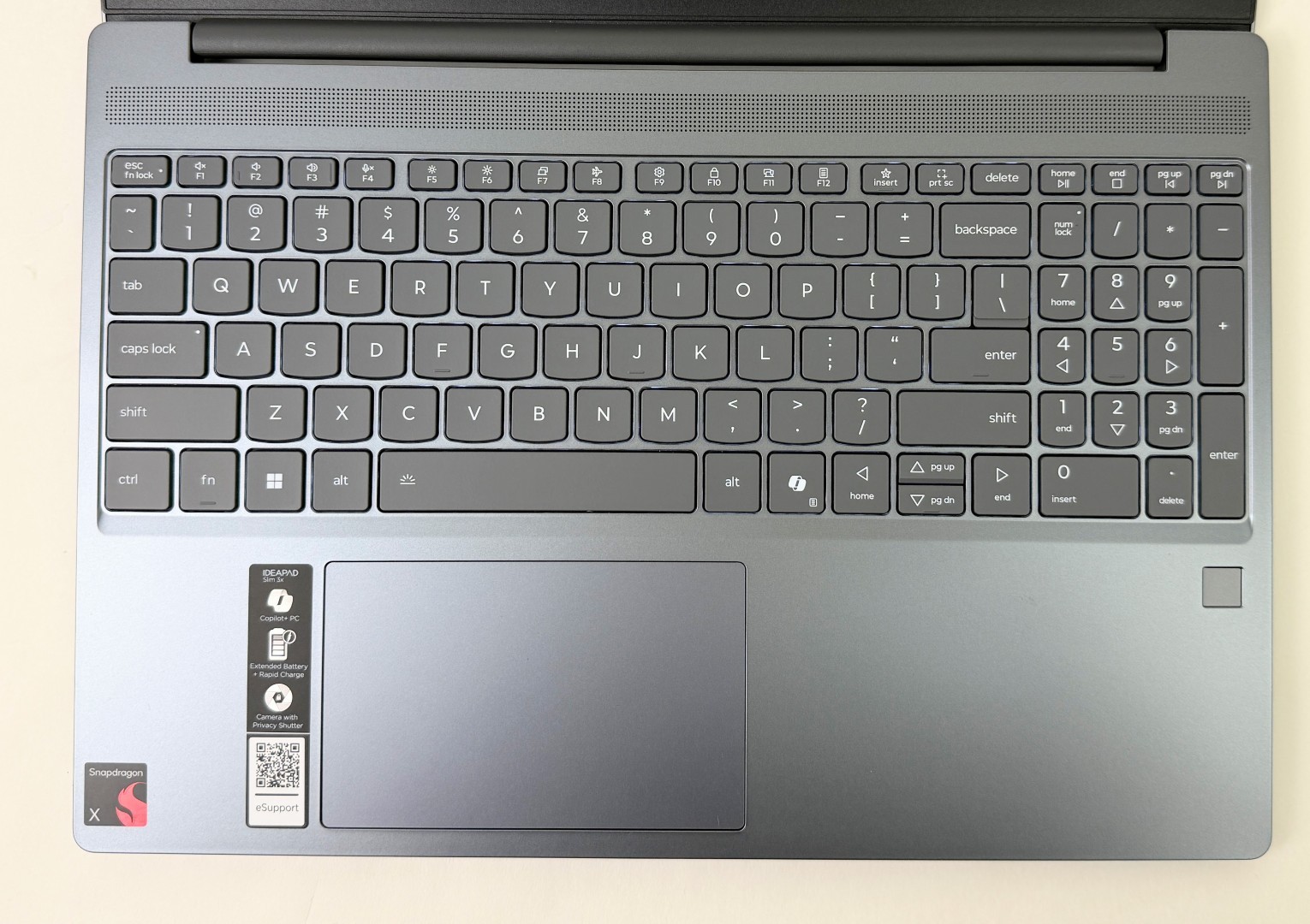 Lenovo IdeaPad Slim 3 15Q8X10 15.3″ WUXGA Touch Snapdragon X 16GB 1TB W11H Dents