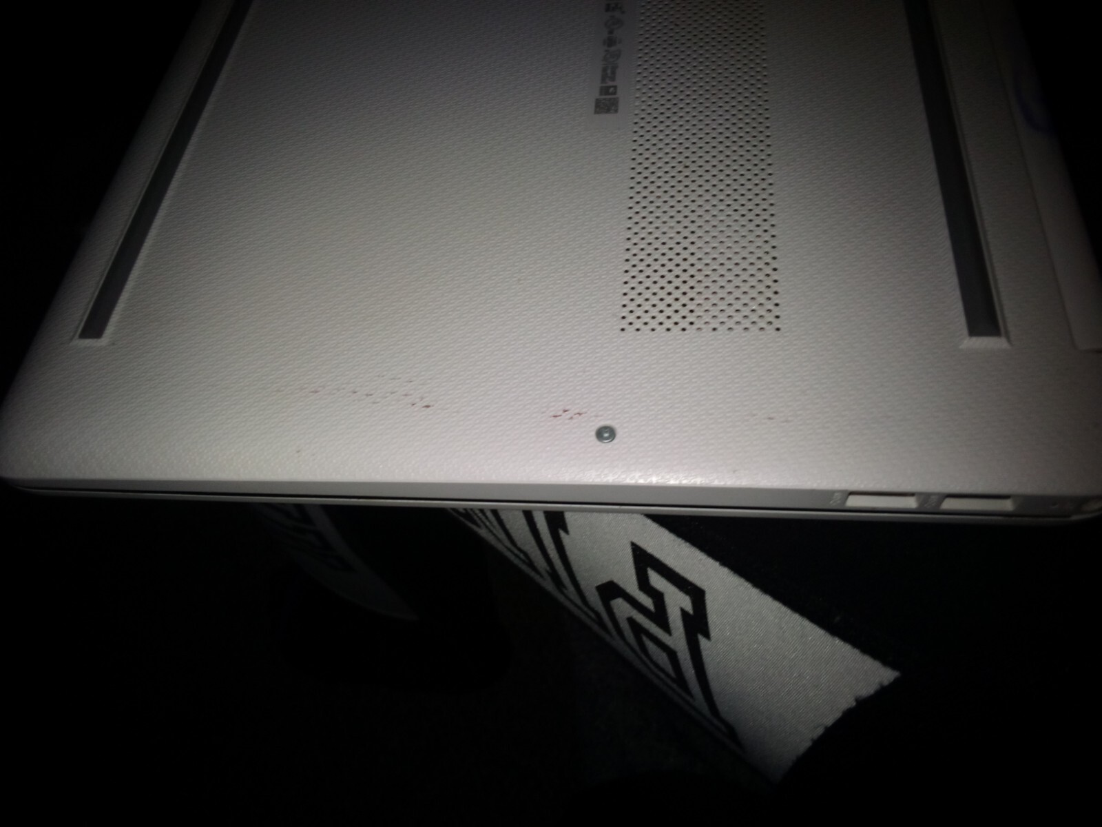 hp laptop 15dy2042nr Snow White(Busted Screen) But Comes With Monitor And HDMo
