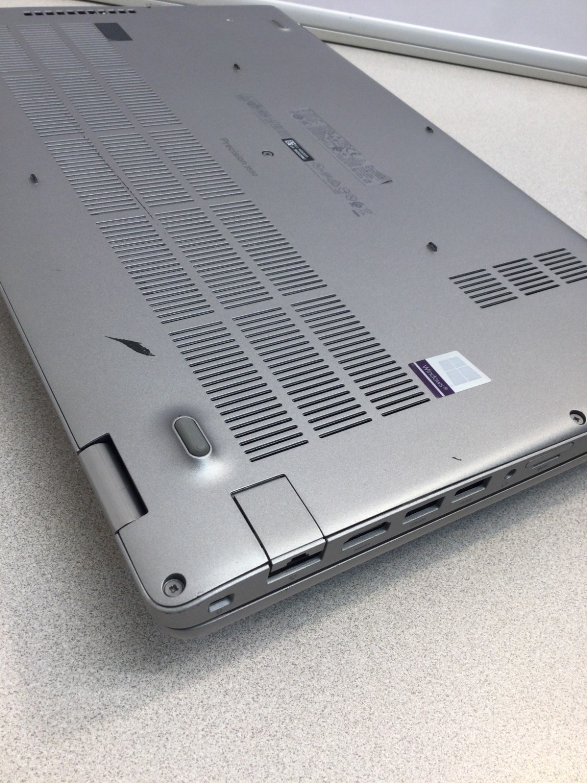 Dell Precision 3550 15.6″ CORE i5-10310U 16GB Ram 128GB SSD 1.70GHZ Win 11 Pro