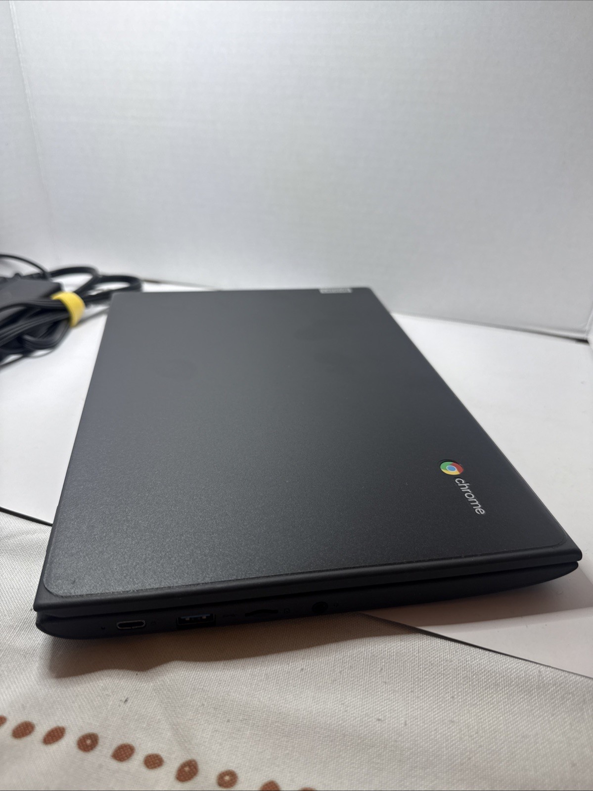 Lenovo 100e Chromebook 2nd Gen Intel N4020 4GB 32GB With Charger
