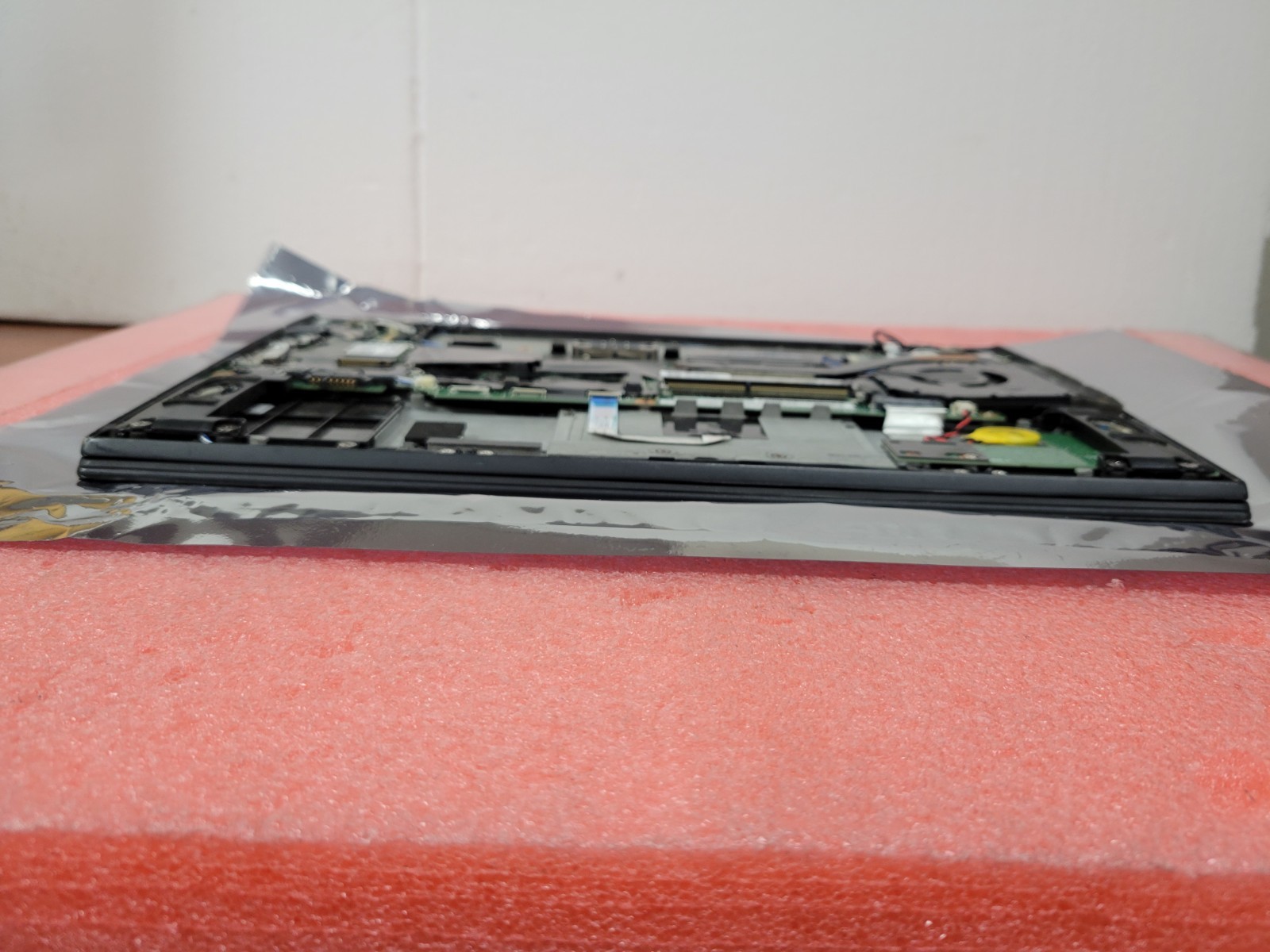Lenovo ThinkPad T470S 14″ i5-7300U 4GB RAM *NO HDD/OS/COVER/BATT/AS IS* | LP521