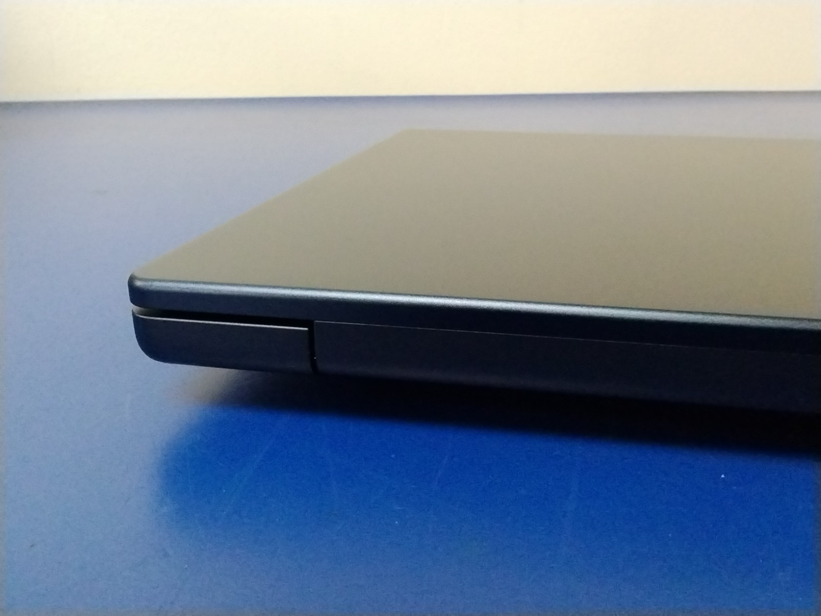 LENOVO SLIM 7 14ILL10, Intel Core Ultra 7 258V, 2.20 GHz, 32 GB RAM, 1 TB NVMe