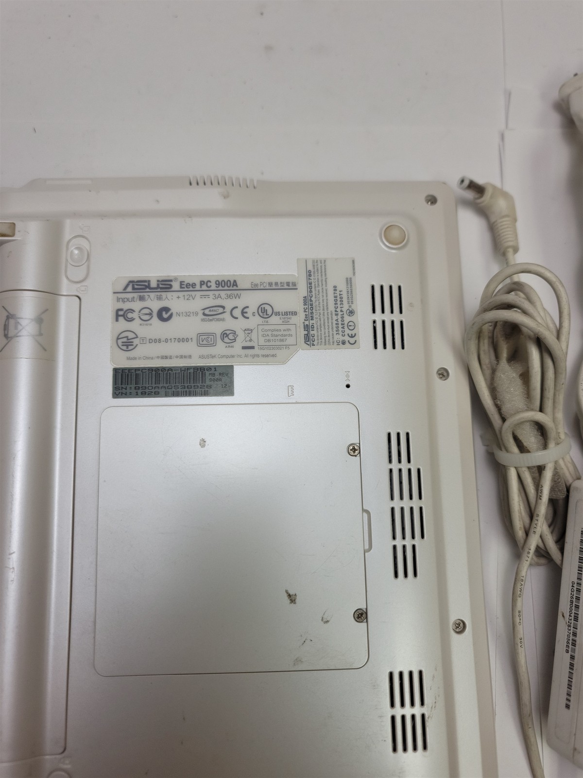 Asus Eee PC 900A Laptop, Intel Atom 1.60 GHz , 1.99 GB RAM, Windows XP Pro SP3