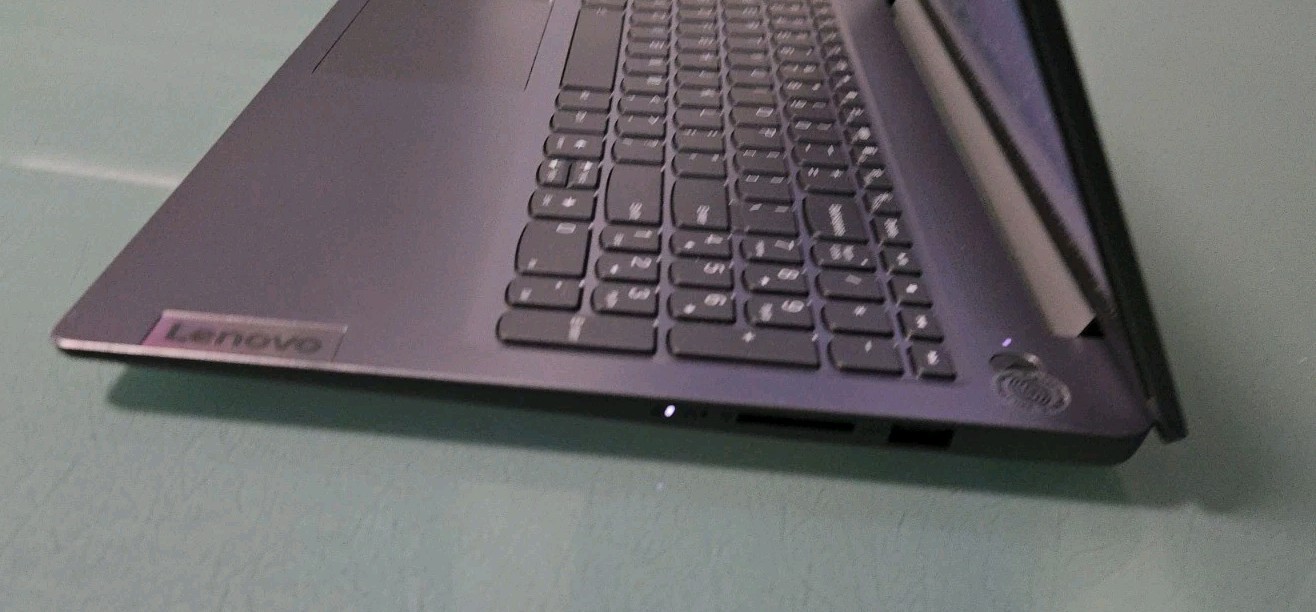 Lenovo IdeaPad Slim 3 15IRU8 I3-1305U@1.20GHZ, 8GB, 256GB