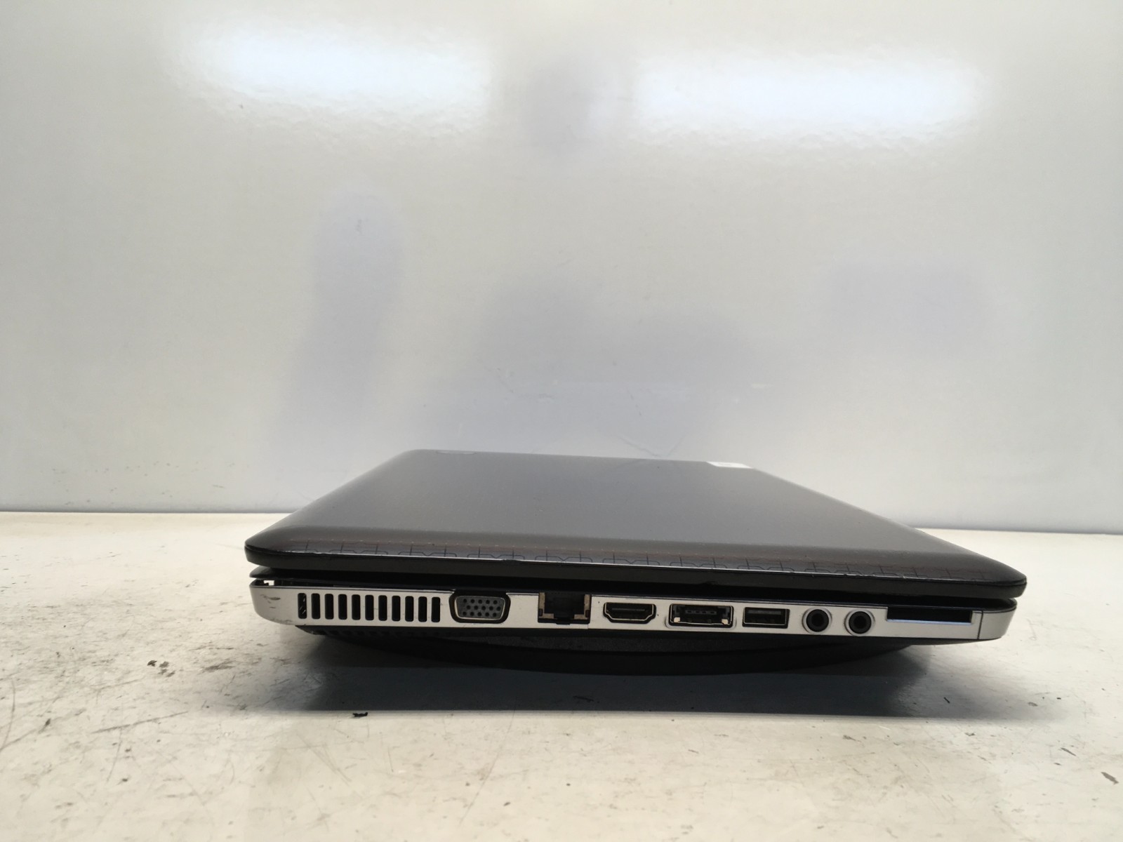 HP Pavilion DV6-3127DX Intel i3-M350 2.27GHz 4 GB NO HDD/Battery – Rough