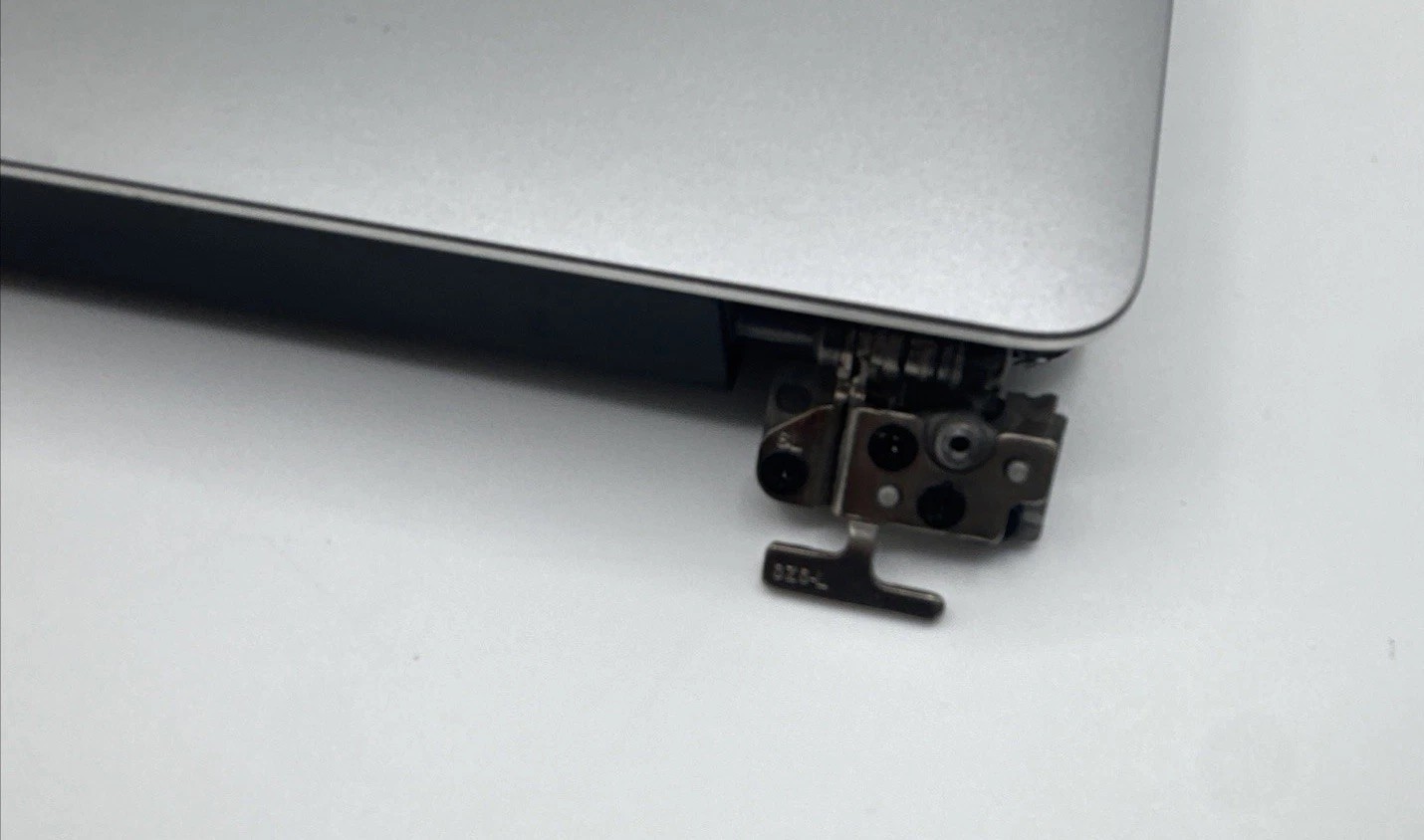 Dell Precision 5520 15.6″ Xeon E3-1505M No RAM/HDD/SSD/OS! NO KYBD! READ! AS IS