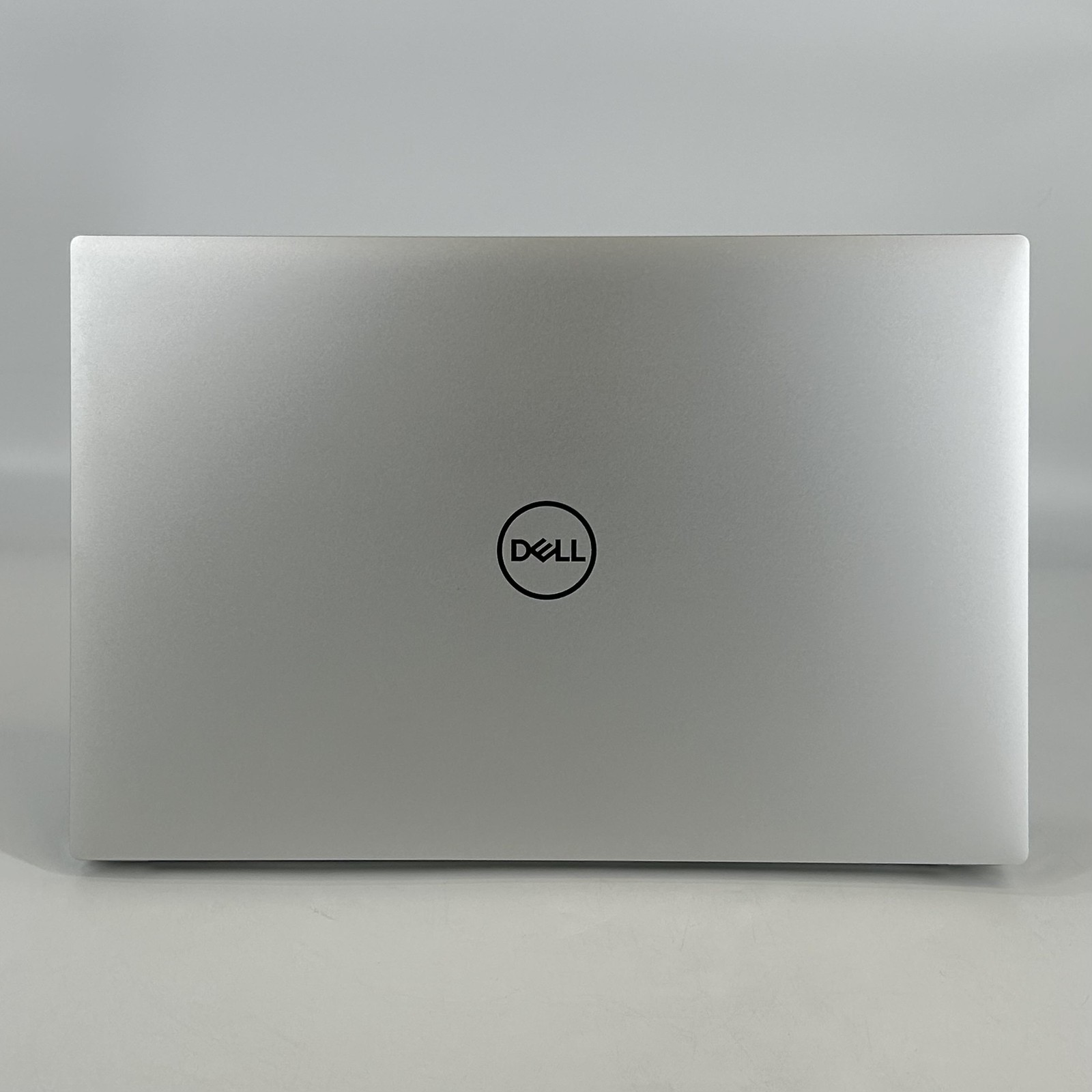 Dell XPS 15 9530 Silver 3.5K TOUCH 2.6 GHz i9-13900H 32GB 1TB RTX 4070 Excellent