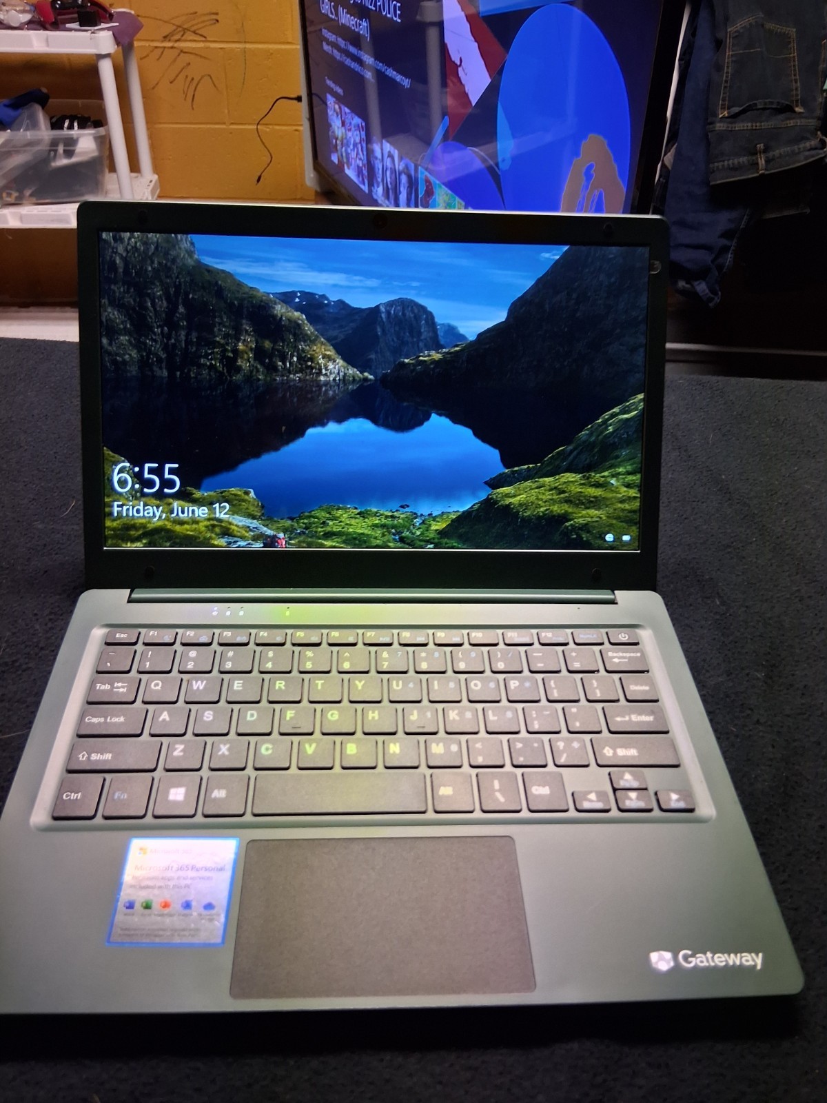 Used Gateway 14in Green Laptop 64GB