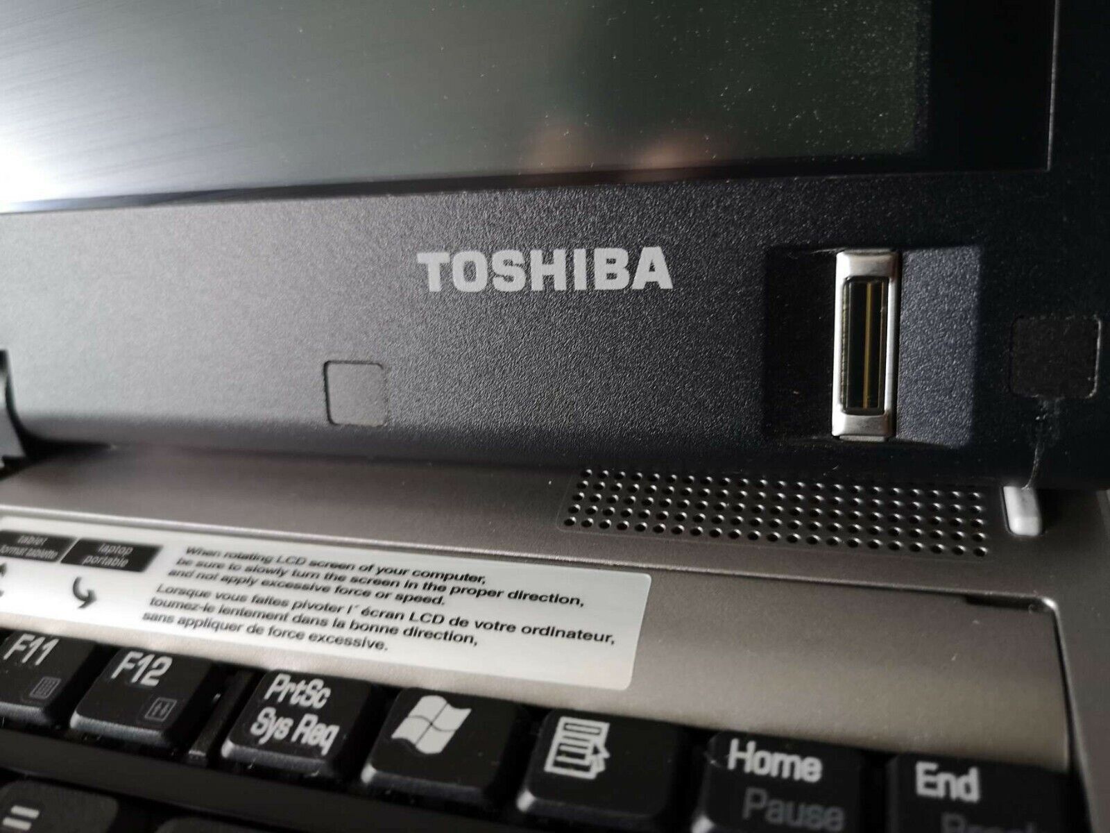 Toshiba Portege M400 Core Duo T2400 2GB/120GB HDD 1400×1050 KAM