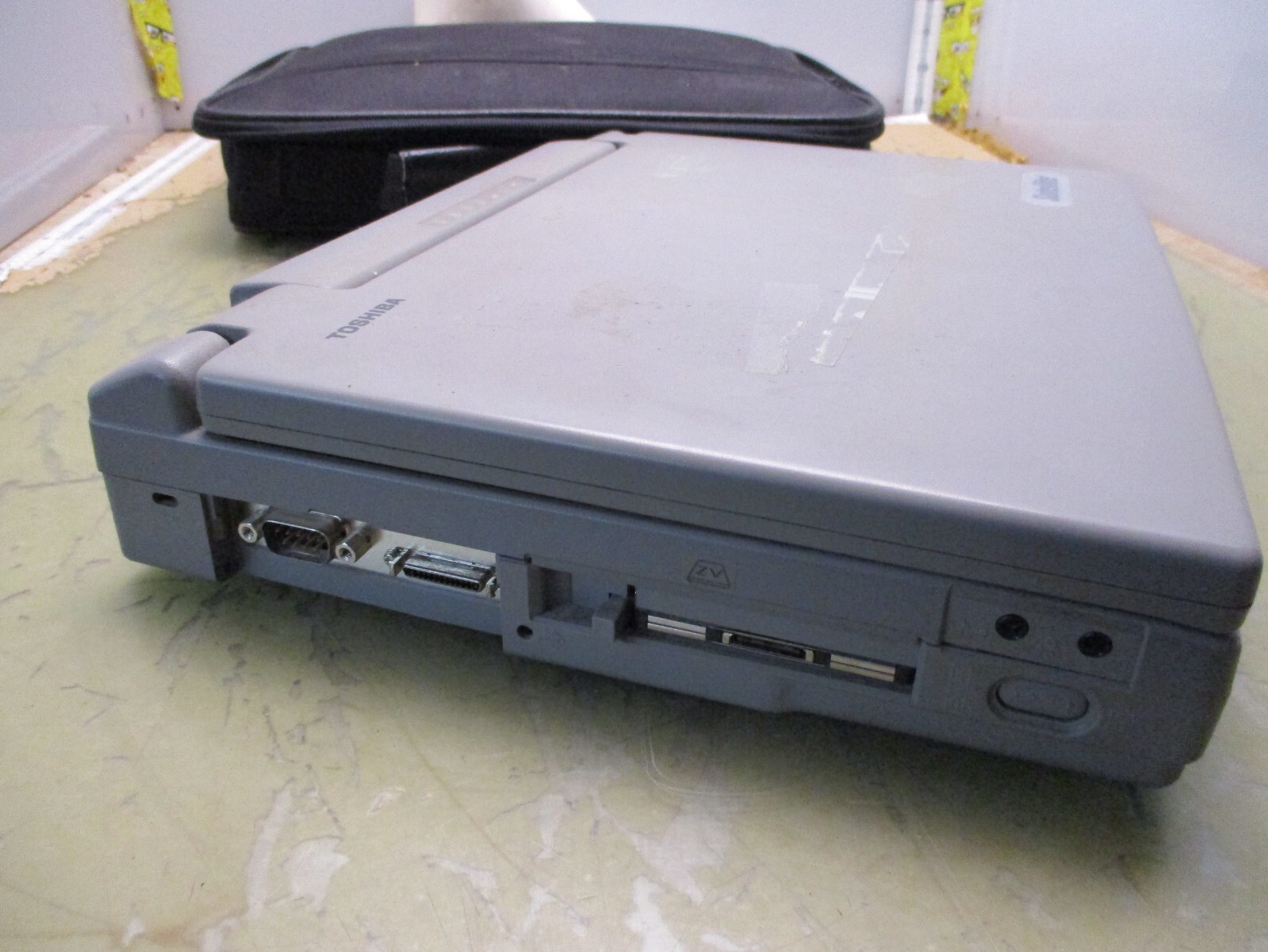 Toshiba Satellite 205CDS/810 Laptop with Case [2*H-3.75]