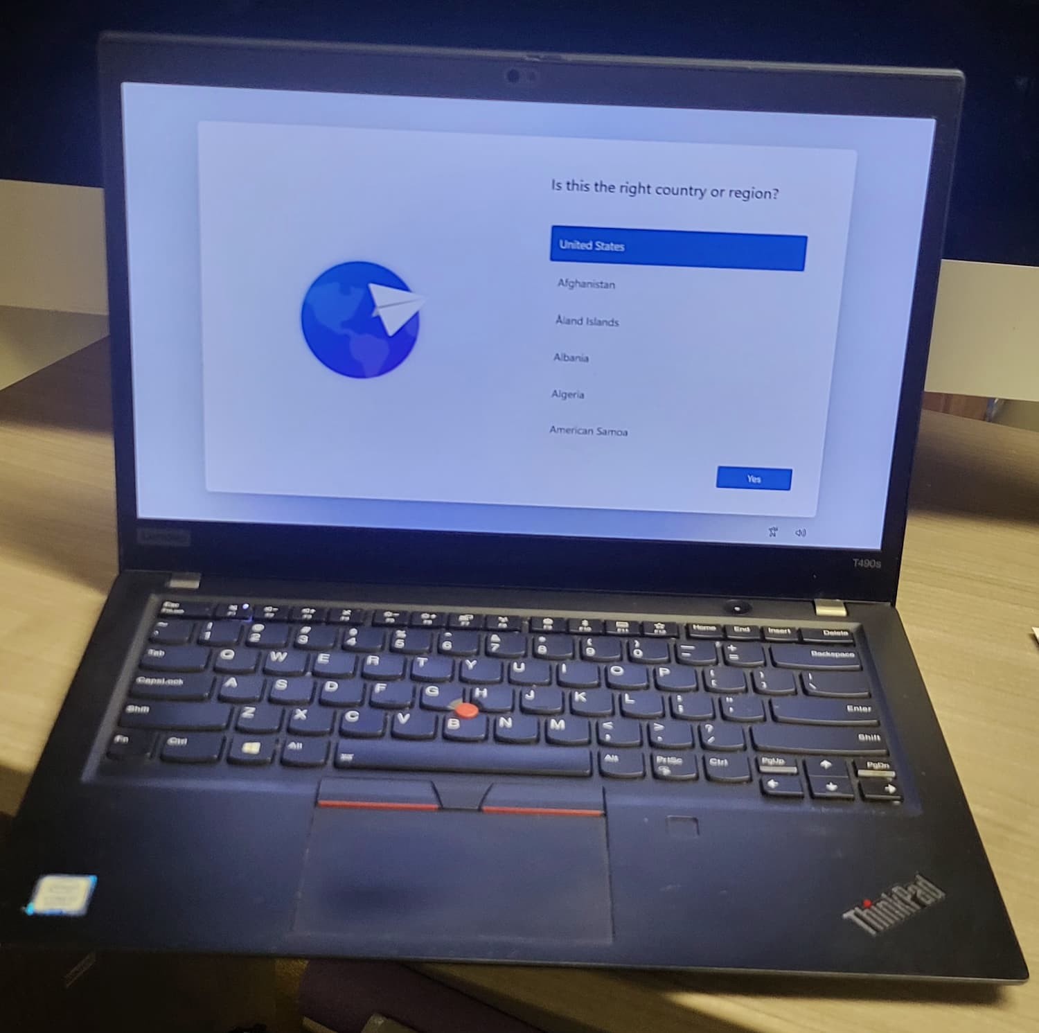 LENOVO T490S TOUCHSCREEN 14″ Core i7 8th Gen 16GB RAM 256GB NVMe 3YRS WARRANTY