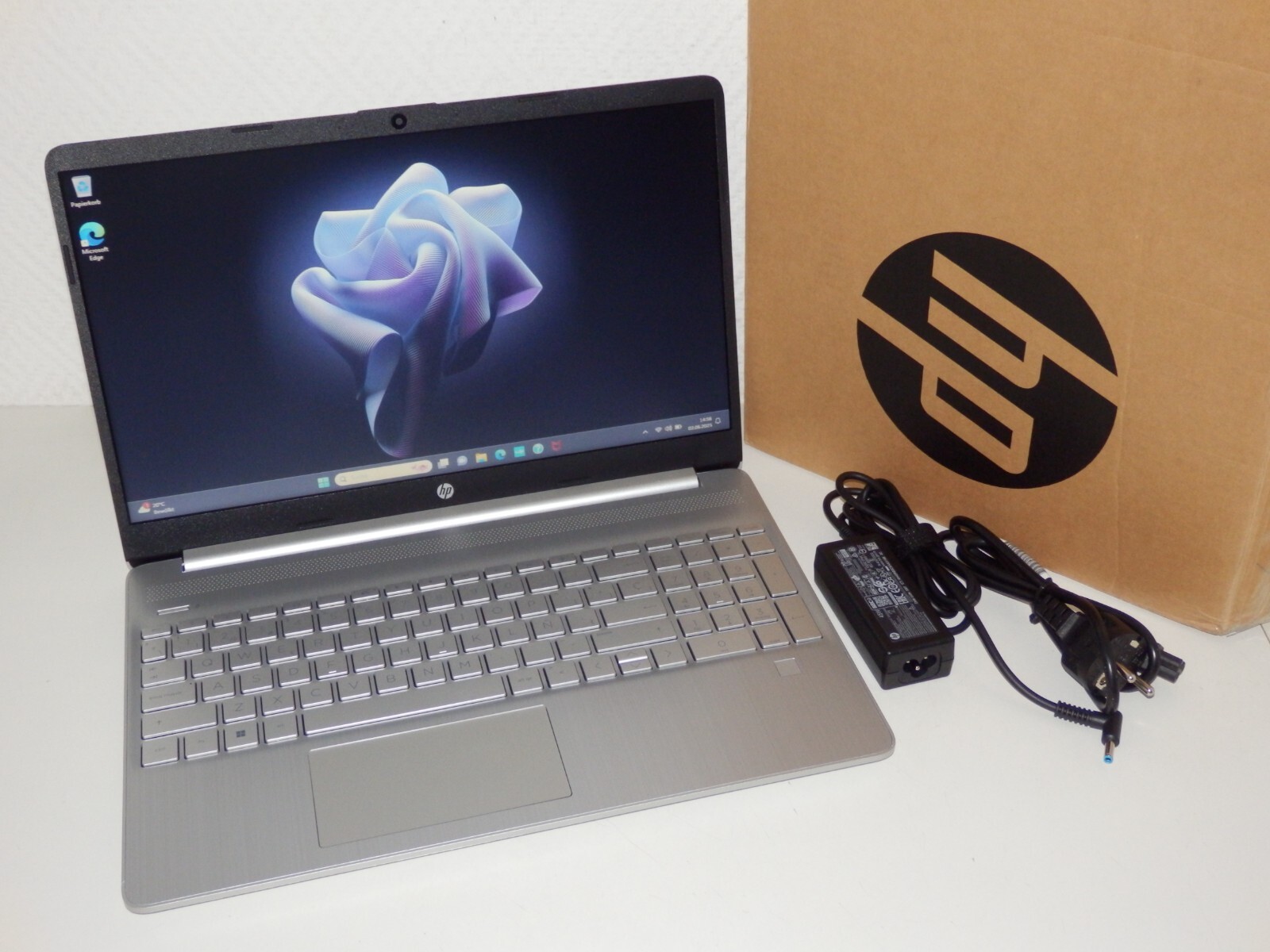 HP Laptop 15s-eq1040ns – AMD 3020e, 4GB Ram, 128GB SSD, 15.6″ inch HD, original box