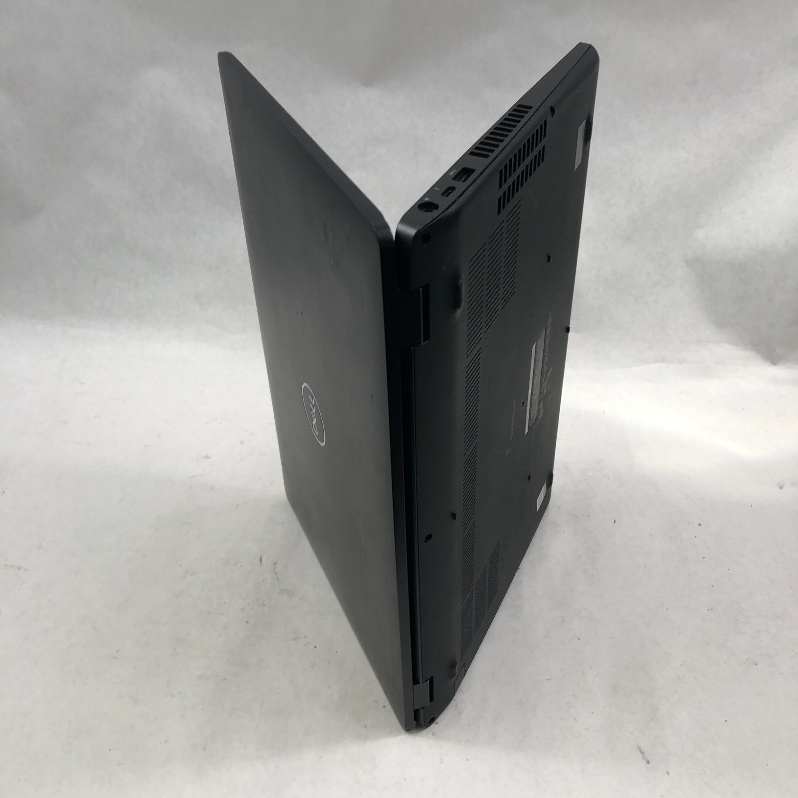 Dell Precision 3541 15.6″ Intel i7-9750H 16GB DDR4 256GB SSD Quadro P620 Win 11