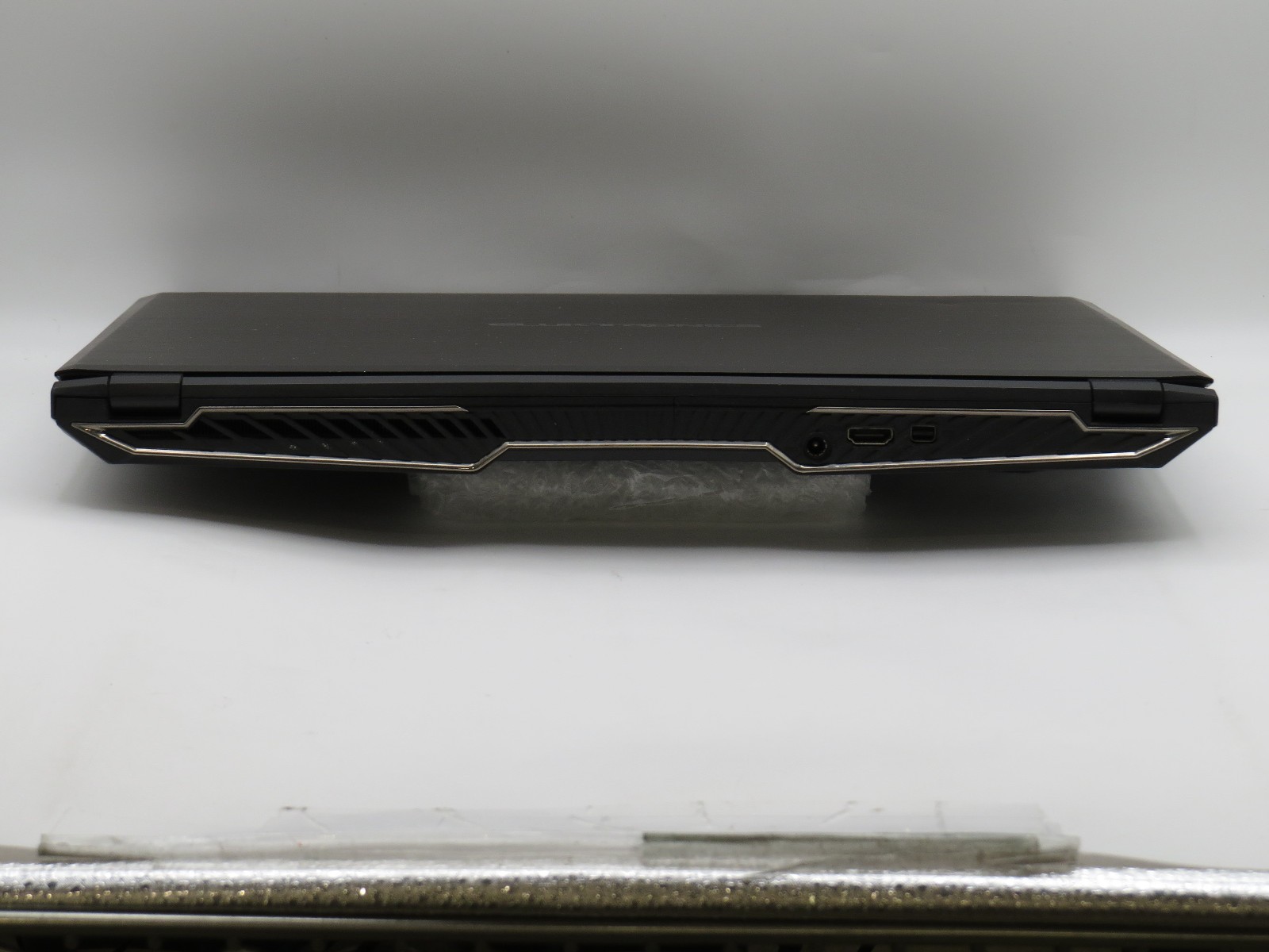 Eluktronics P650HS i7-7700HQ @ 2.8GHz NVIDA GTX 1070 15.6″ No RAM/HDD/OS/AC