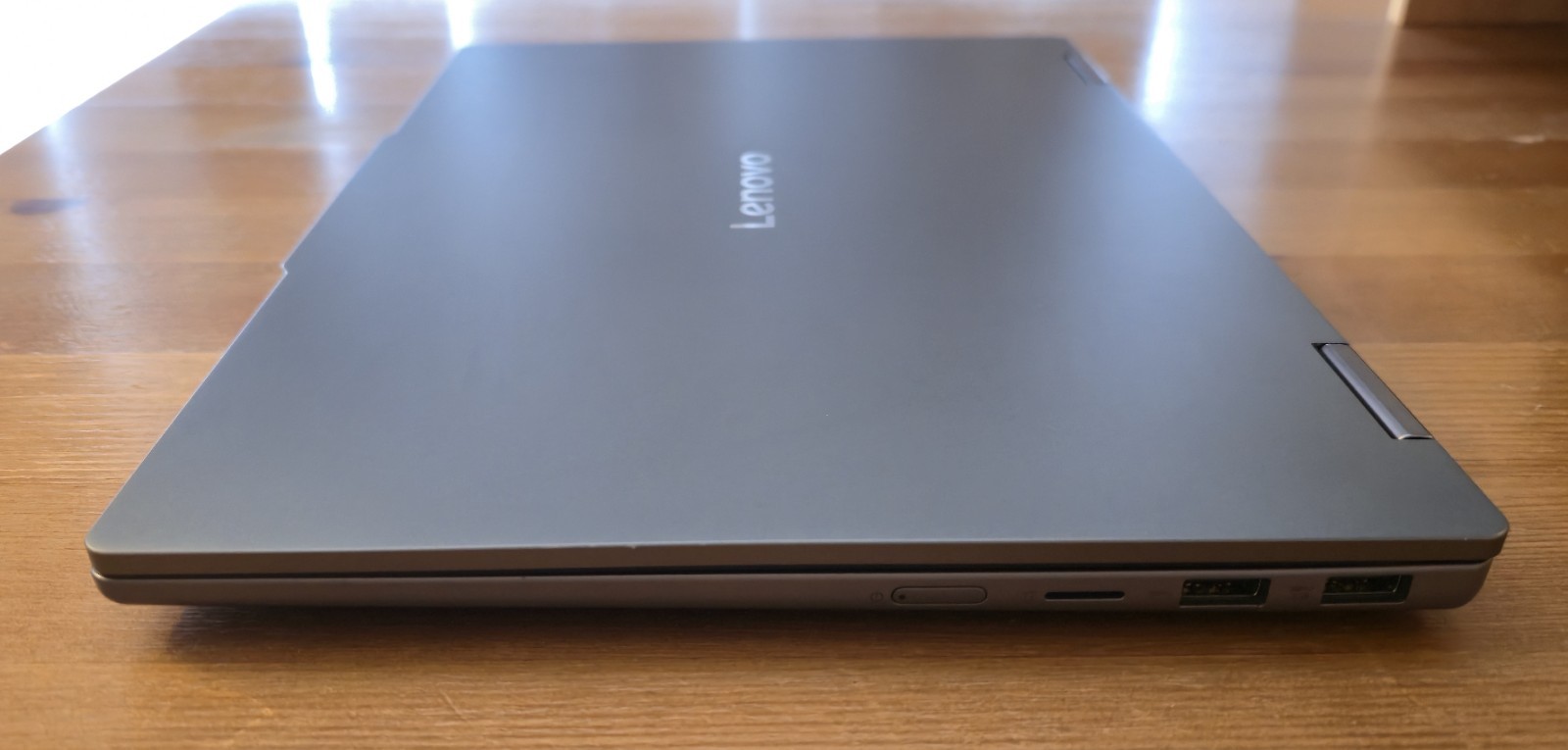 Lenovo Ideapad 5x 14″ OLED Touchscreen Snapdragon X, 16GB, 1TB + PEN & Charger