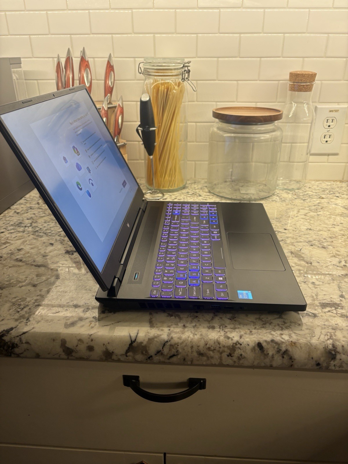 Acer Predator 15.6″ Gaming Laptop i5-13500HX RTX 4050 16GB RAM 475GB SSD Silver