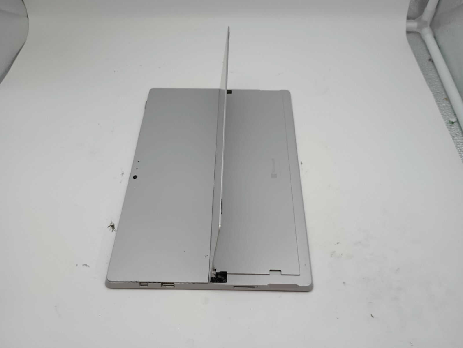 1083 SurfacePro 4. No charger!! i5-6300U.4GB.128GB NVMe.12.3″2.5K Touch.W11.Read