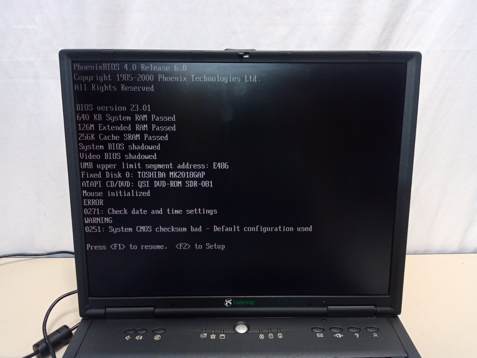 Vintage Gateway Solo 9500 Laptop Pentium III 745MHz 128MB RAM 20GB HDD WinXP