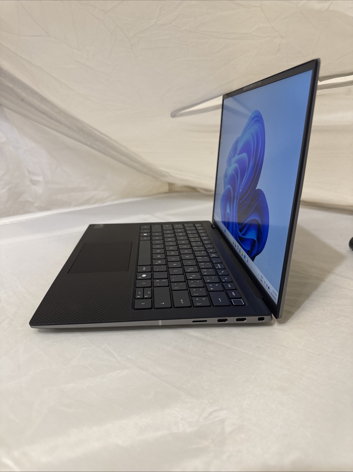Dell Precision 5490 14 FHD+ 3.8 GHz Ultra 7 165H 64GB 500GB SSD RTX 1000 Ada