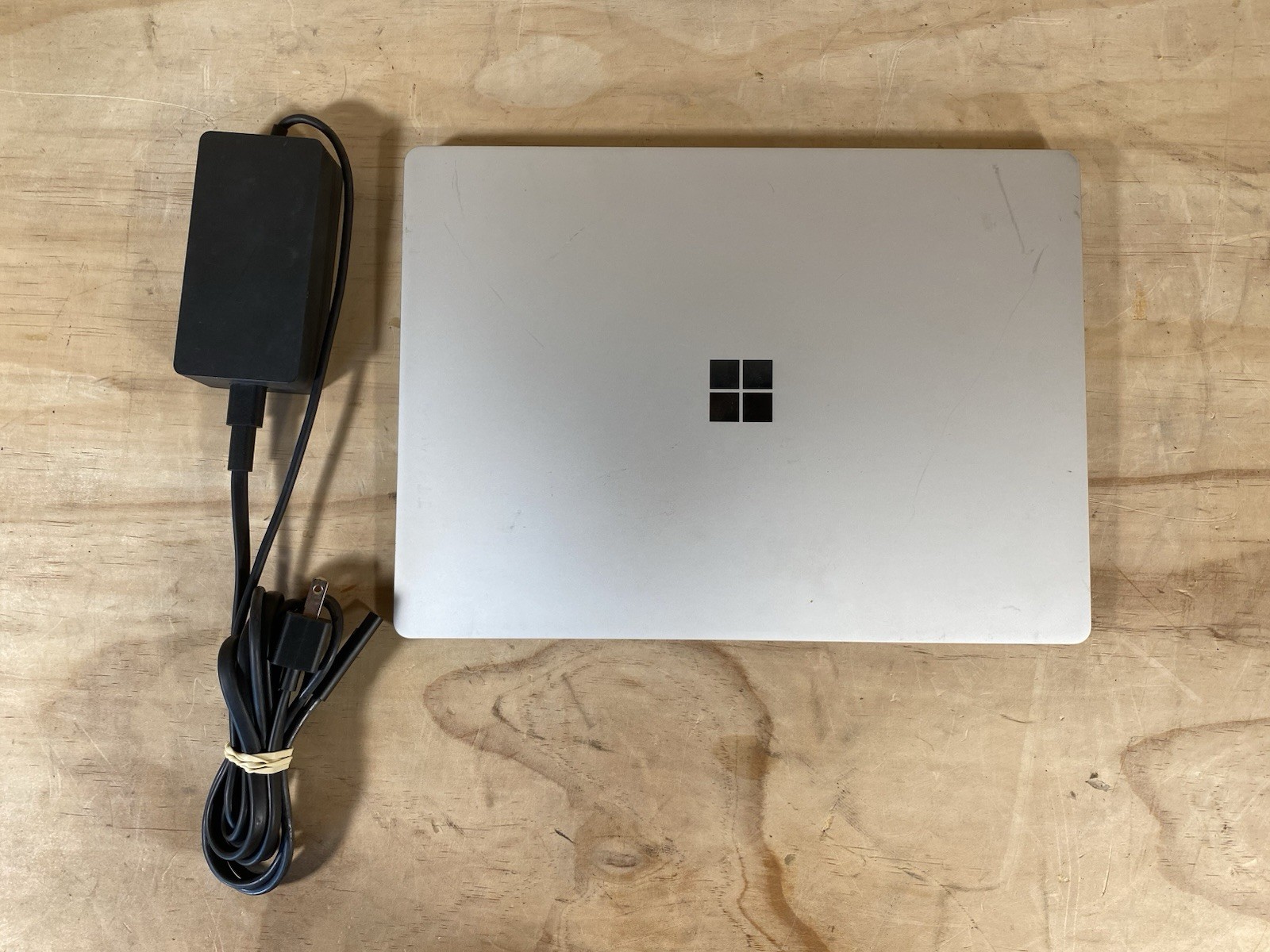 Microsoft Surface 2 1769 13.5″ Intel i5-7300U2.6 8GB 256GB SSD W11P
