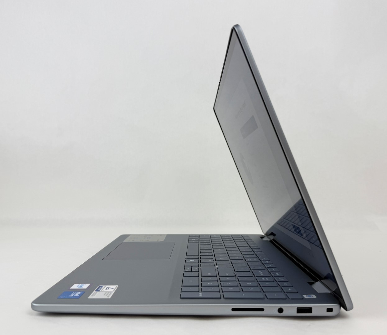 Dell Inspiron 5640 16″ 1920×1200 Touch Core 7 150U 32GB 1TB SSD W11H