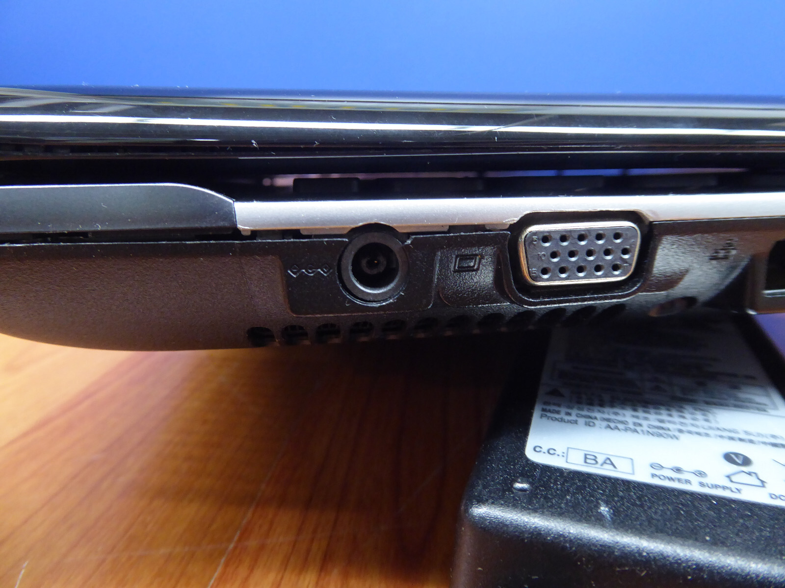 SAMSUNG NP-RF511-S04US 15.6″ LAPTOP i7-2630QM 2.0GHz 4GB 1TB w/ P/A