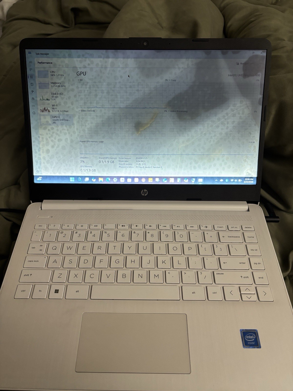 HP White Notebook Laptop Intel UHD Graphics 600 2.7GB RAM 1.27GHz