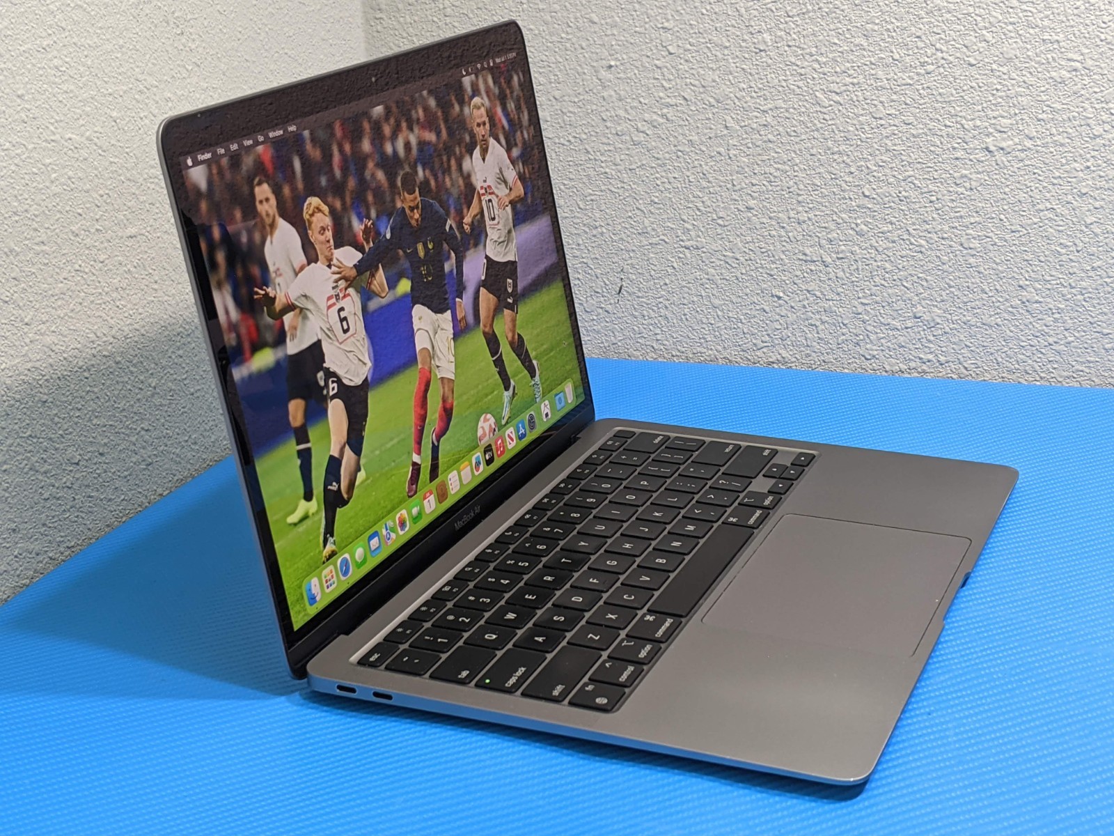 Apple MacBook Air A2337 (2020) 13″ M1 8CPU/8GPU 8GB 512GB Sonoma MGN73LL/A +PA