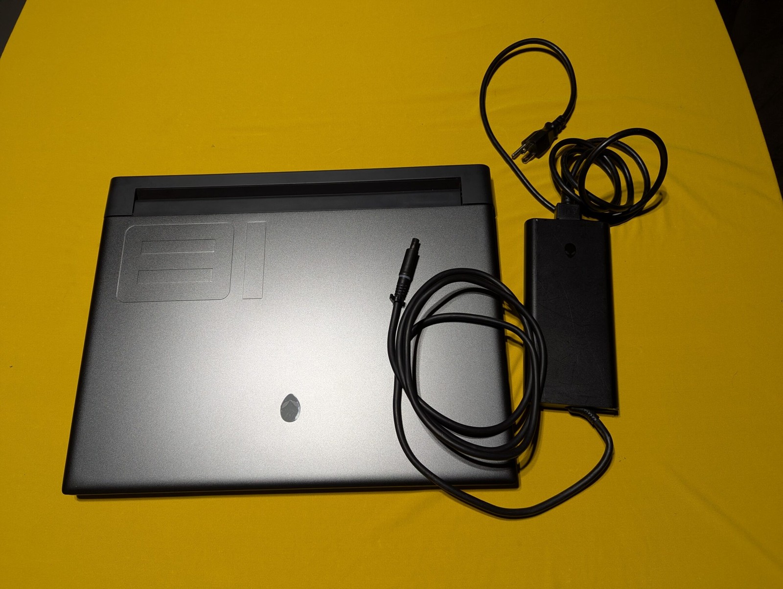 ALIENWARE M18 R2 i9-14900HX 64GB 1TB SSD RTX 4080 18″ QHD+ 165Hz WARRANTY 2027