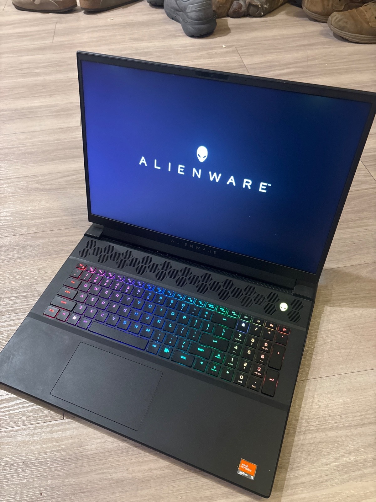 Dell Alienware M18 R1 18″ Ryzen 9 7945@2.5GHz 32GB RAM 1TB SSD RX 7900M *READ*