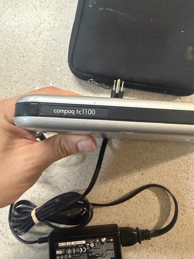 HP Compaq tc1100 Tablet PC Pentium M 1GHz 256MB. BATTERY ISSUE BUT READ DESCRIPT