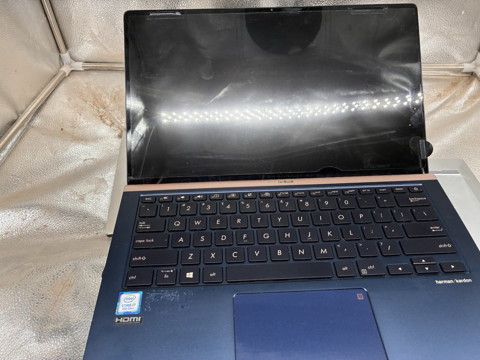 ASUS ZenBook UX433FA i7-8565U 1.80 GHz 16GB RAM 512GB SSD
