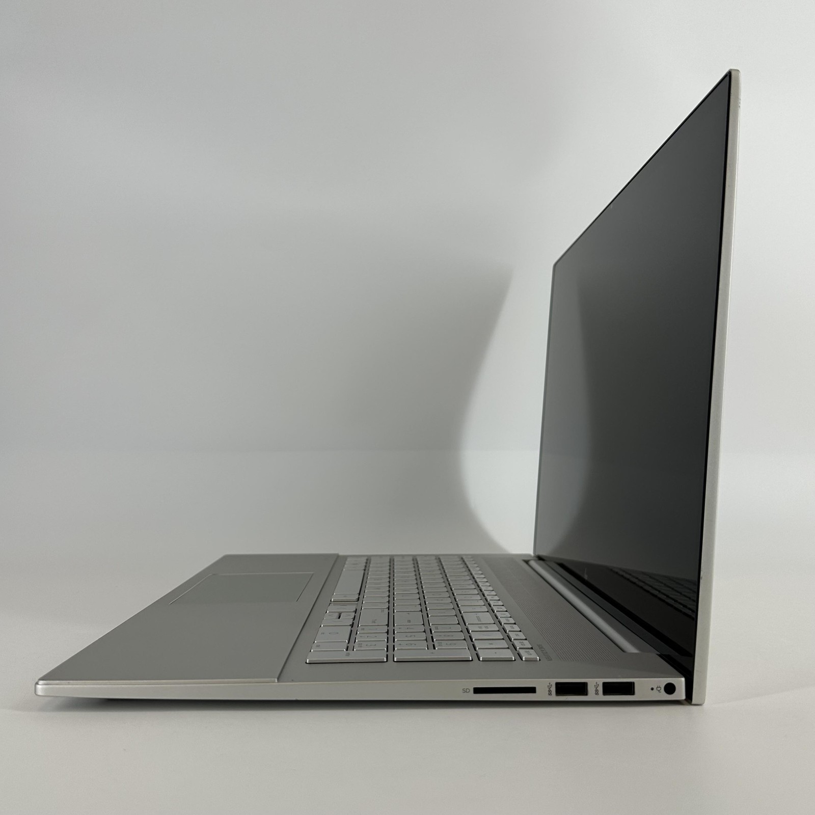 HP Envy 17 2021 Silver FHD i7-1195G7 2.90GHz 16GB 1TB SSD/1TB HDD Very Good