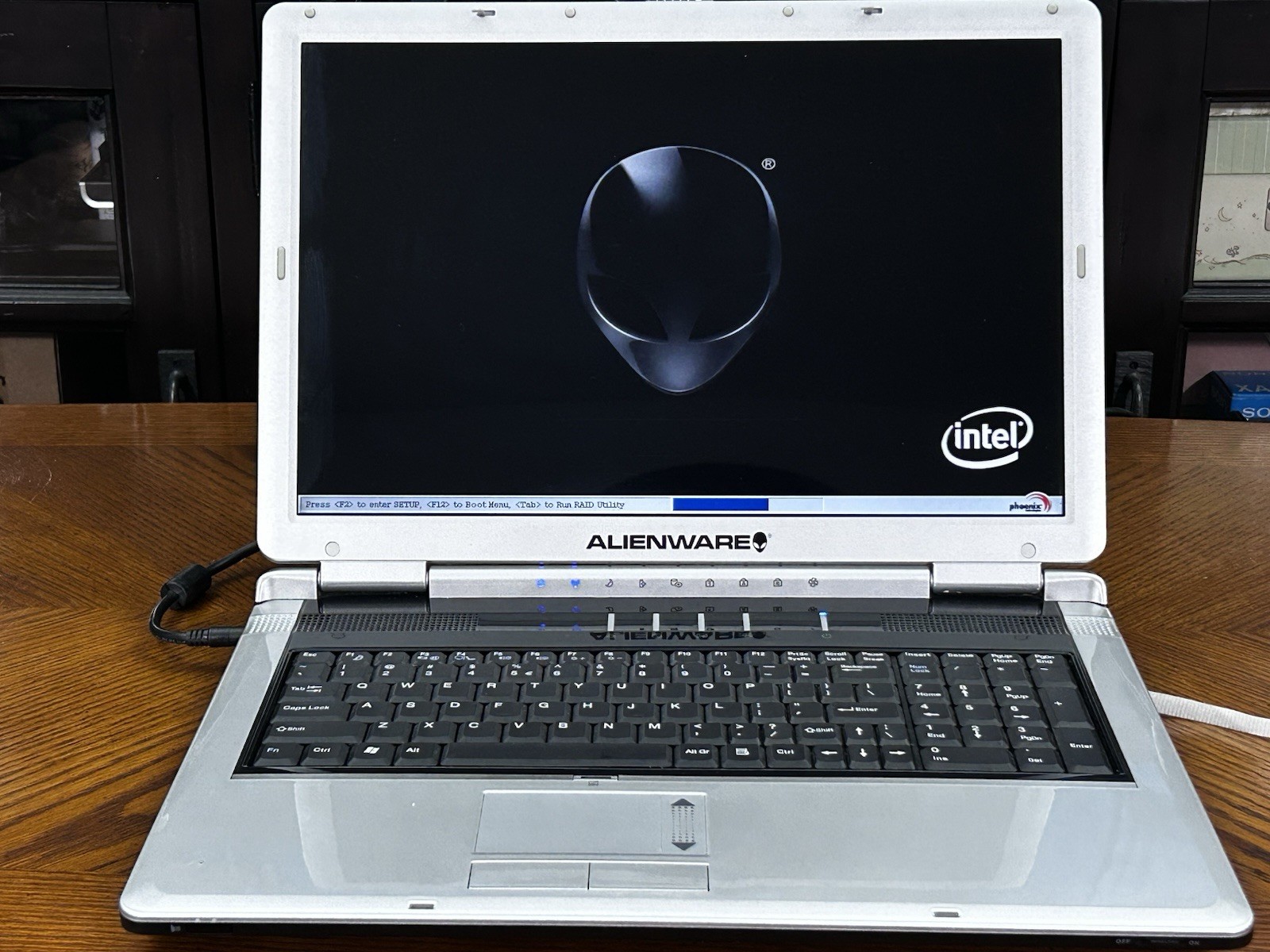 Alienware Area-51 M5700i-R2 Core2 T7200 4GB 2 HDD Backpack Includes