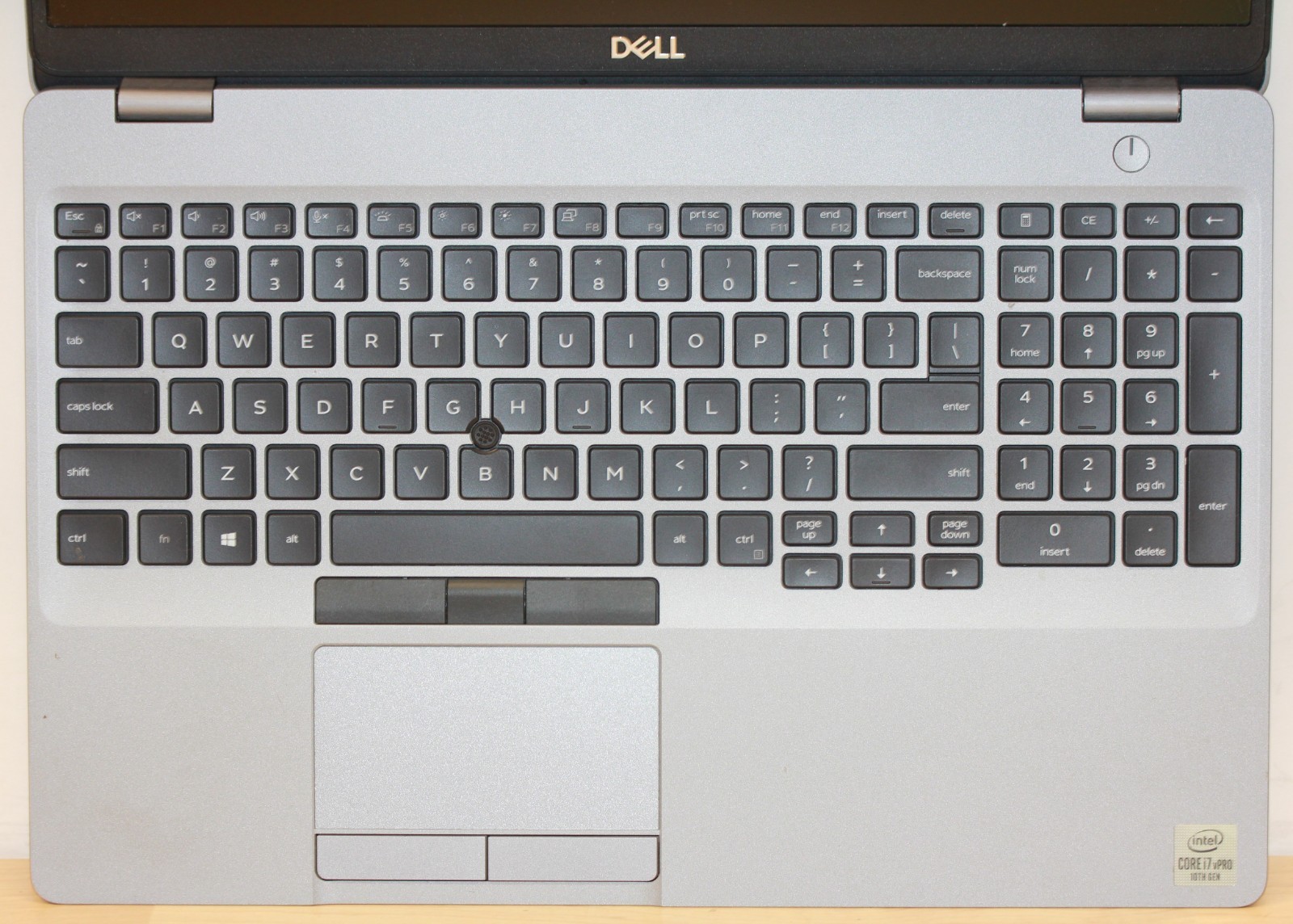 Latitude 5510: 15.6 FHD, i7-10610U, 32GB, 500GB NVMe, Win 11 Pro