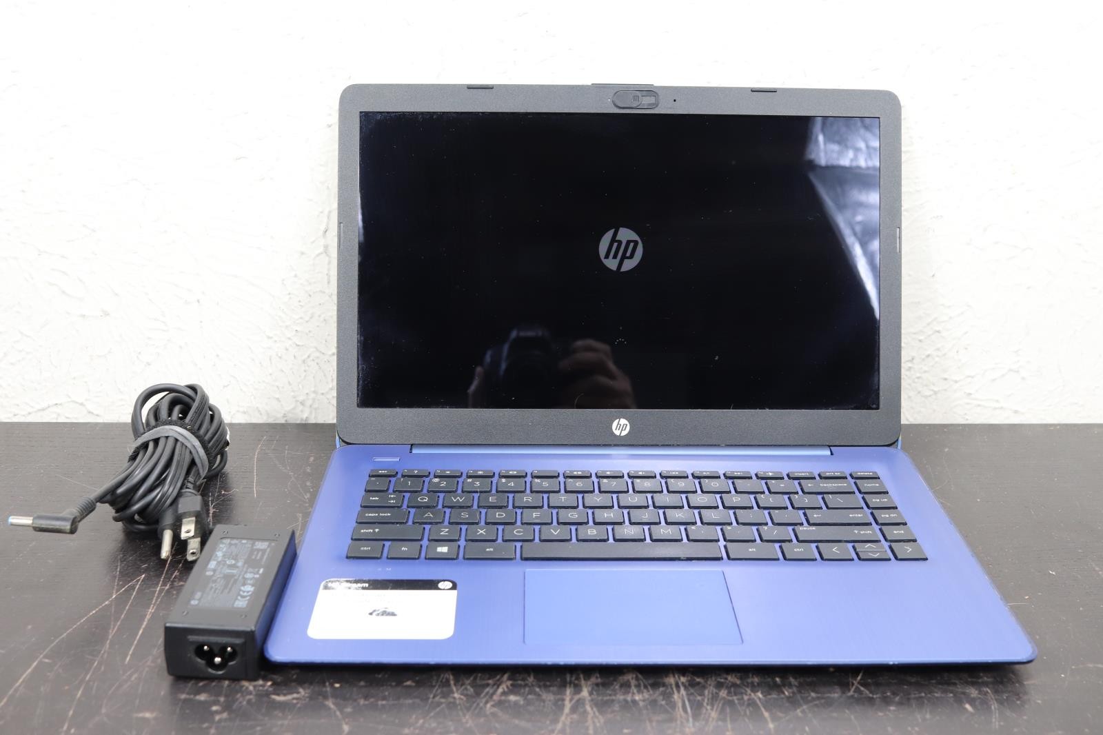 HP Stream 14-DS0035NR 14″ AMD A4-9120e 1.50GHz 4GB RAM 64 GB SSD Windows 10