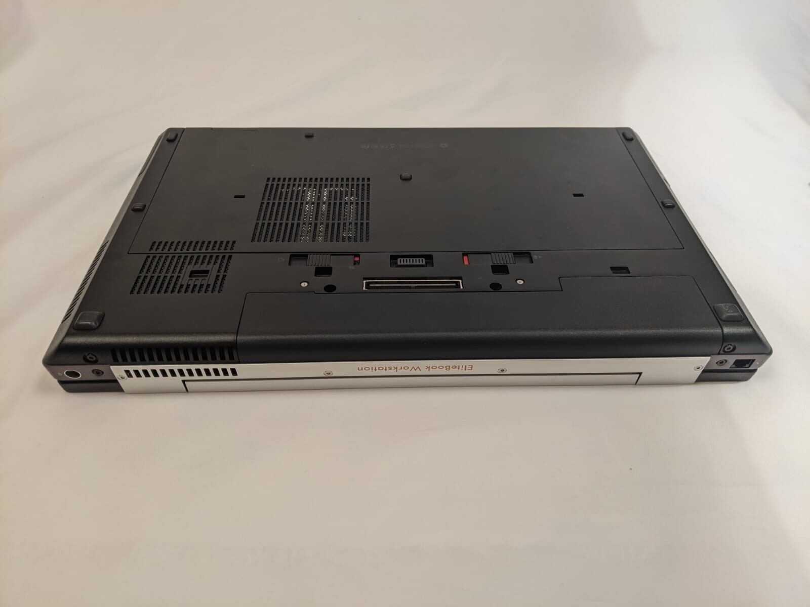 Lot of 2 HP Elitebook 8770w 17.3″ i5-3320M 8GB GB Laptop [No OS/HD/AC]