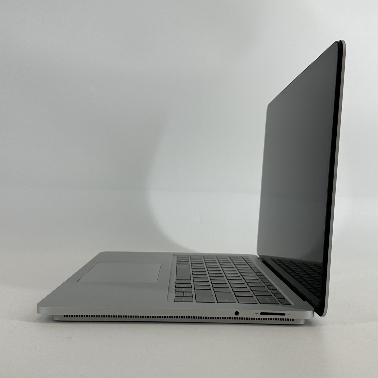Microsoft Surface Laptop Studio 14 2K i7-11370H 3.3GHz 16GB 512GB RTX 3050 Ti