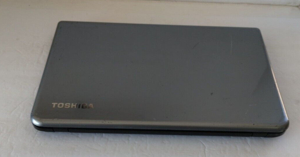 TOSHIBA SATELLITE L75D-S7280 17.3″ 640GB 8GB AMD A4-5200APU 2.00 GHz Win 10 PRO