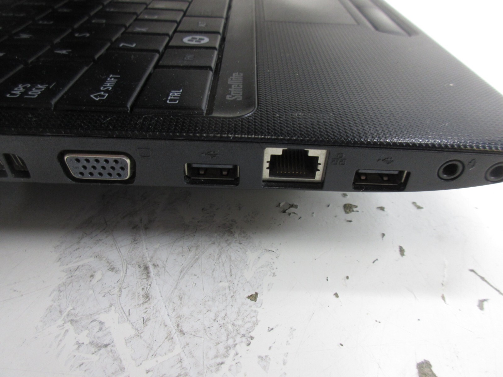 Toshiba satellite C655D-S5210 AMD E-350 1.60GHz 3GB NO HDD No Batt