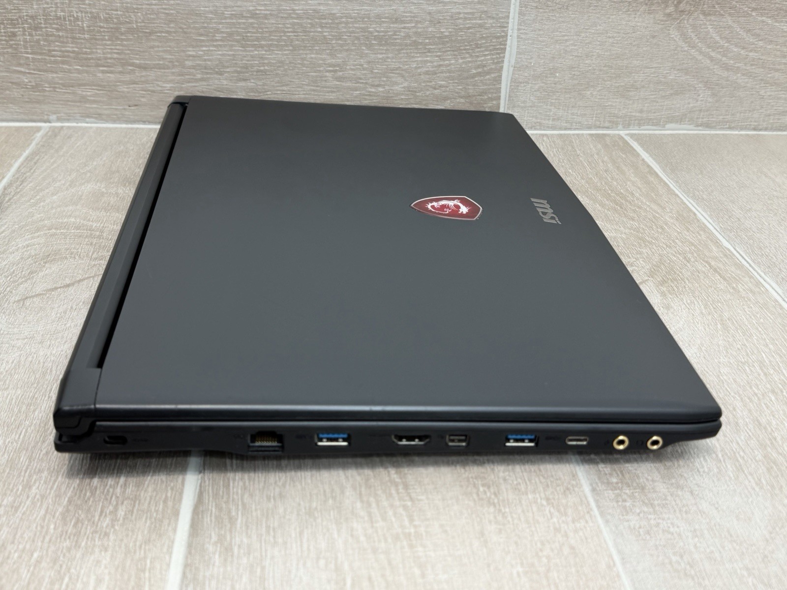 MSI GL62M 7RD 15.6″ Core i5-7300HQ GeForce GTX 1050 8GB RAM 256GB SSD Win-11