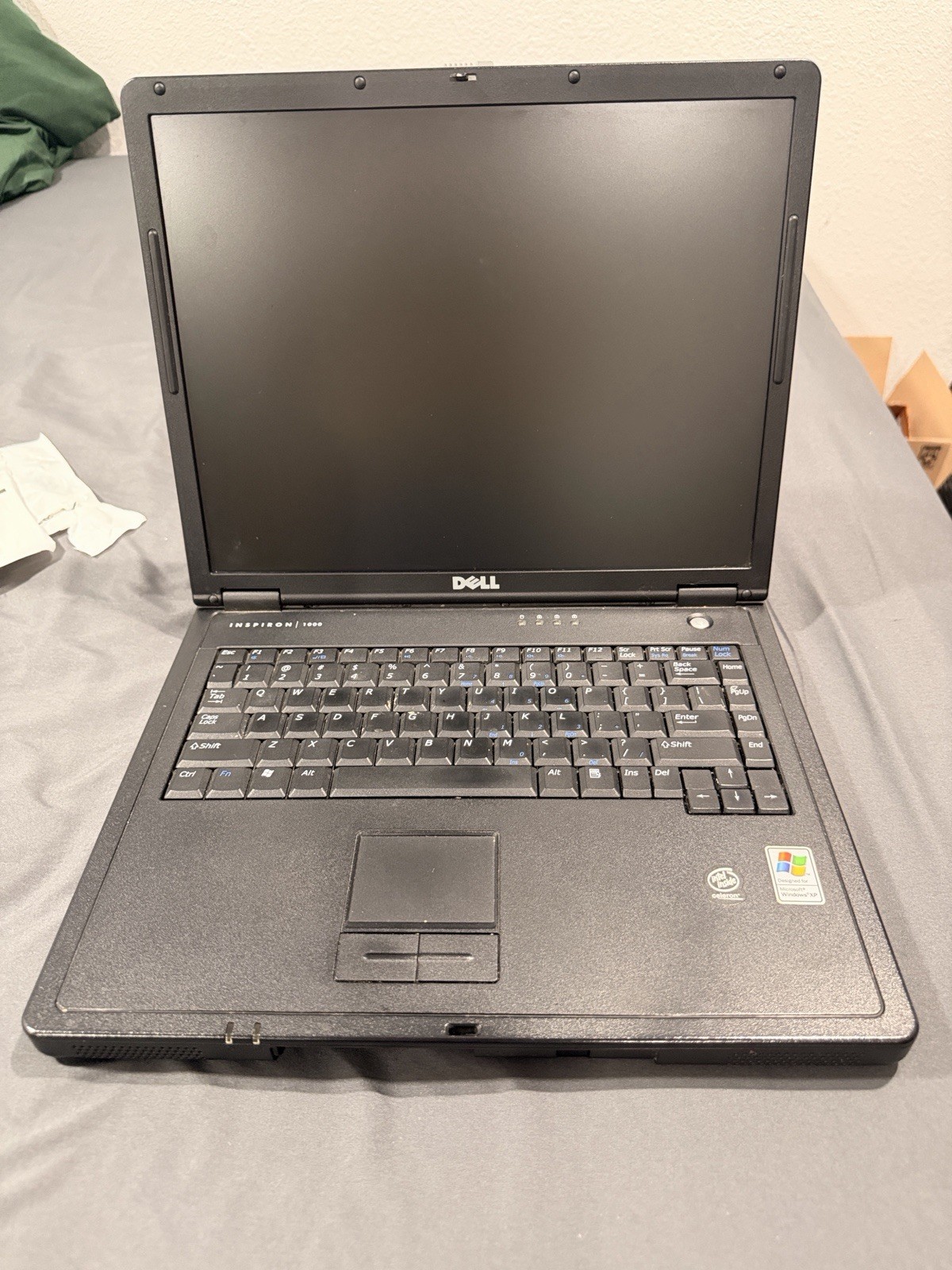 Dell Inspiron1000 14.1″ Celeron 2.4GHz 256MB noHDD noCD-ROM – No Charger 4 parts