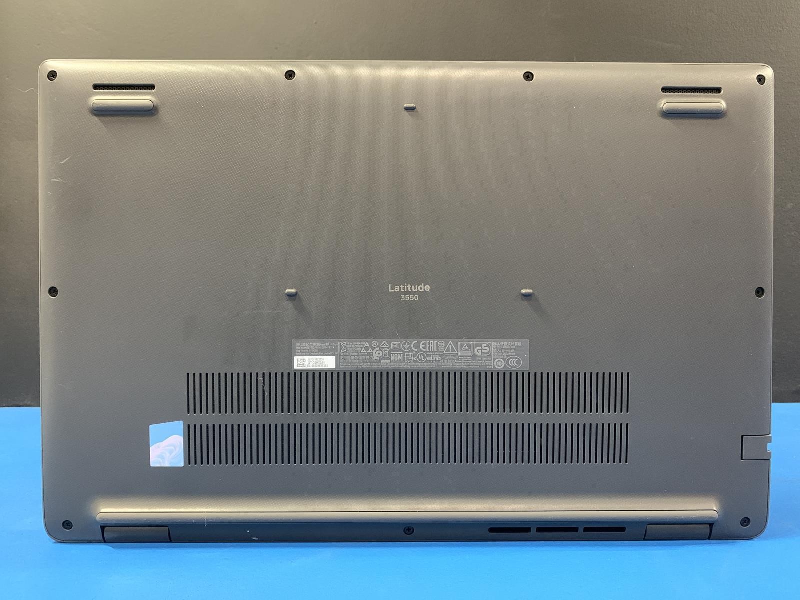 Dell Latitude 3550 Core i5 1335U 2.50GHz 16GB DDR5 256GB SSD Grey NO OS