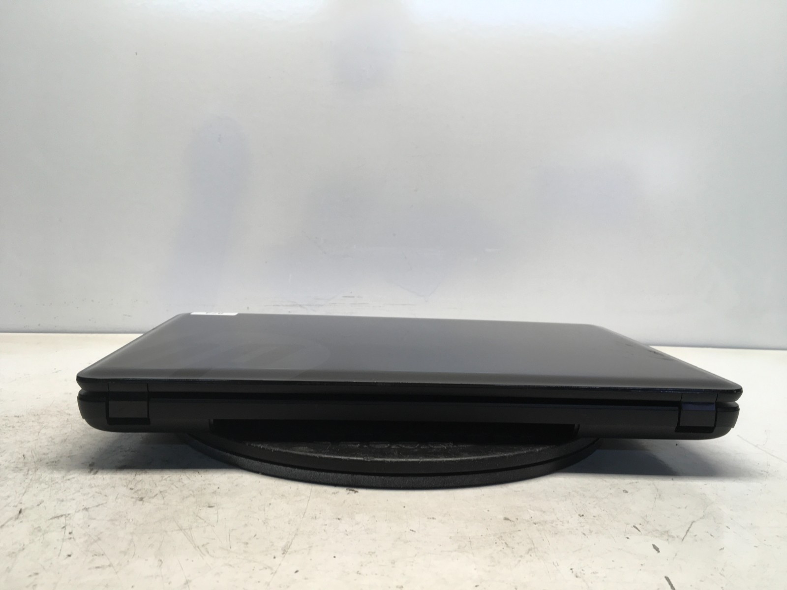 HP 2000-2C23DX AMD E1-1200 1400MHz 4 GB NO HDD/Batt – Cracked Screen