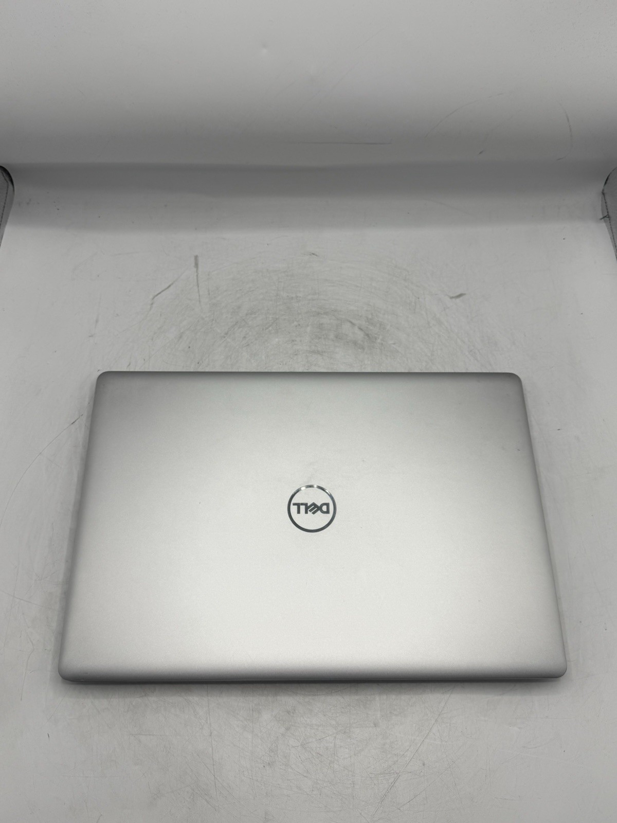 Dell Inspiron 5570 15.6” FHD Touch Intel Core i7-8550U 1.80GHz 4GB RAM READ